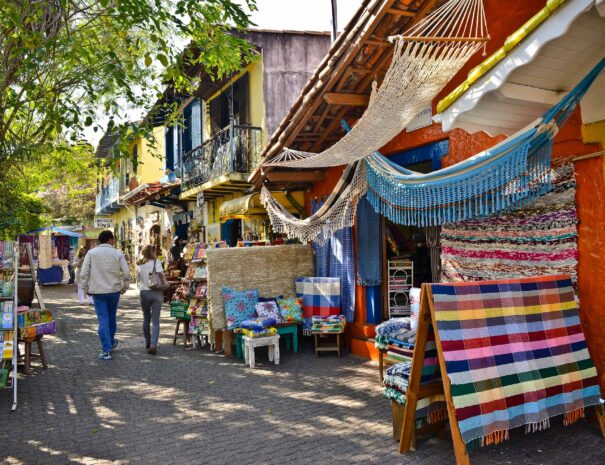 Shopping at Embu das Artes